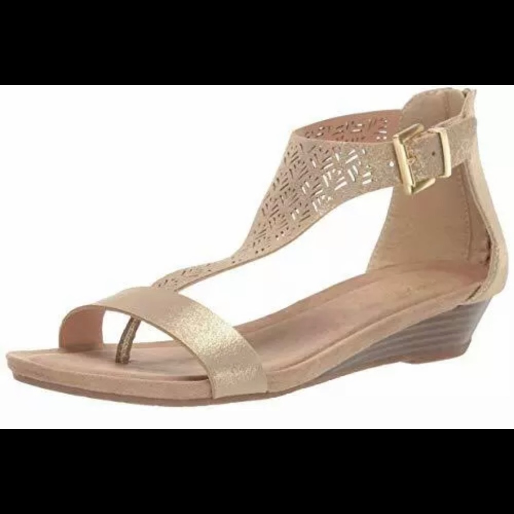 NEW Reaction KennethCole ShortWedge Sandal Size9.5